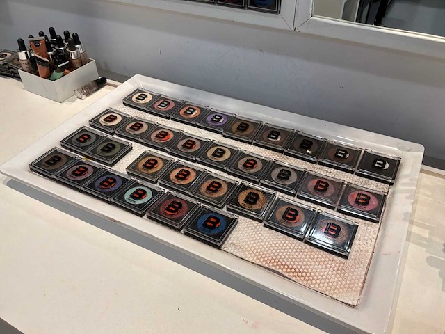 Partij beauty-, make-up- en nagelproducten - afbeelding 11 van  47