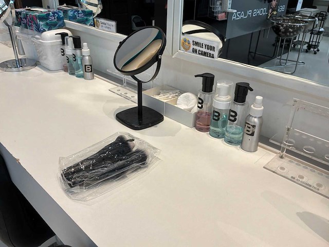 Partij beauty-, make-up- en nagelproducten - afbeelding 17 van  47