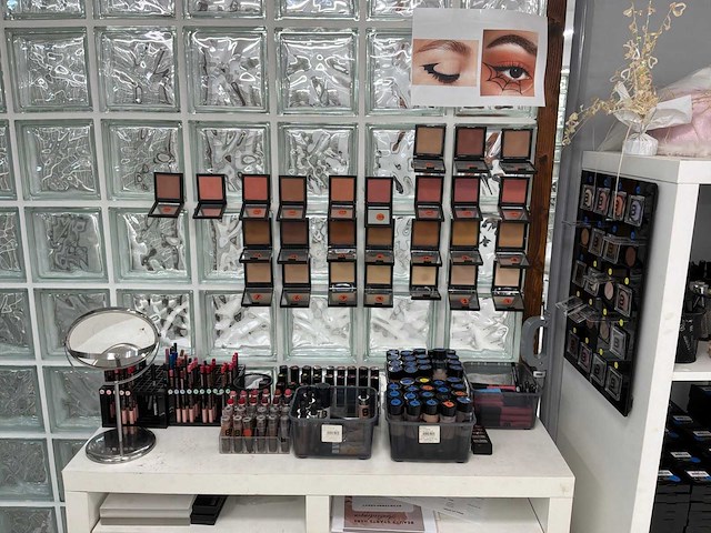Partij beauty-, make-up- en nagelproducten - afbeelding 28 van  47