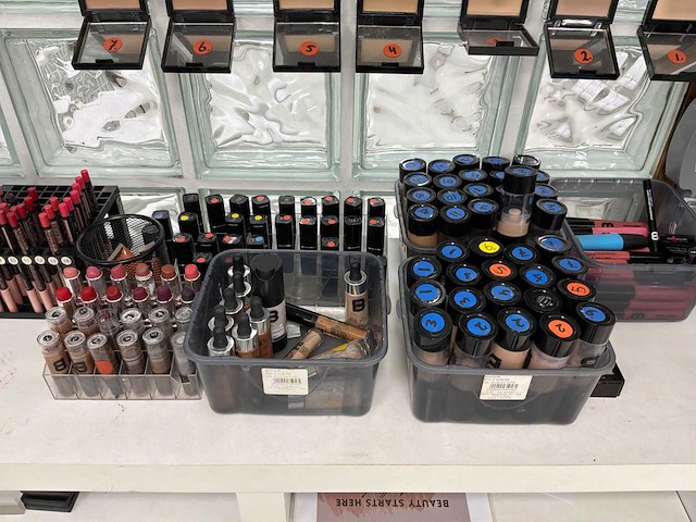 Partij beauty-, make-up- en nagelproducten - afbeelding 30 van  47