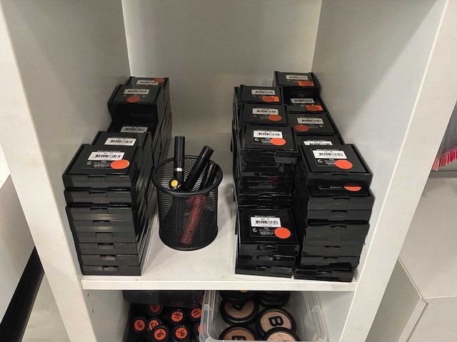 Partij beauty-, make-up- en nagelproducten - afbeelding 42 van  47