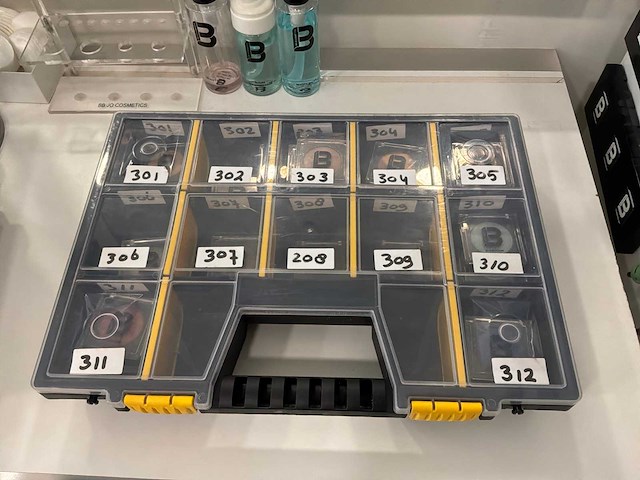 Partij beauty-, make-up- en nagelproducten - afbeelding 47 van  47