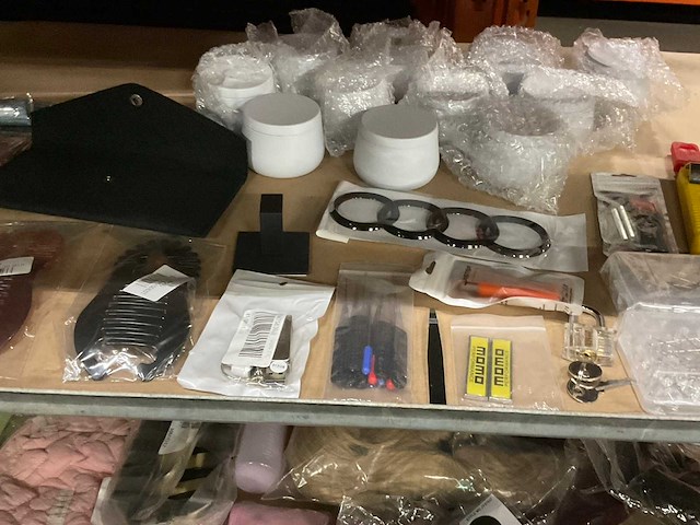 Partij beauty artikelen - afbeelding 3 van  14