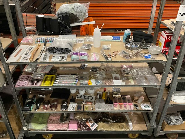 Partij beauty artikelen - afbeelding 1 van  14