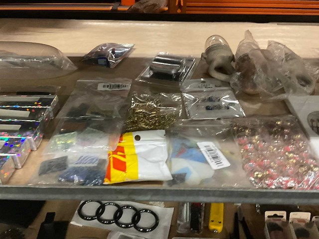 Partij beauty artikelen - afbeelding 13 van  14