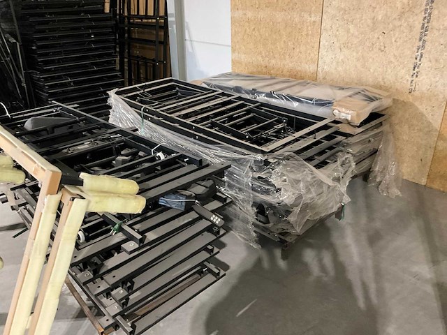 Partij bedbodems staal - afbeelding 8 van  8