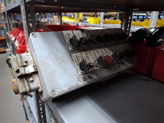 Partij bedieningskasten en hendels - afbeelding 3 van  17