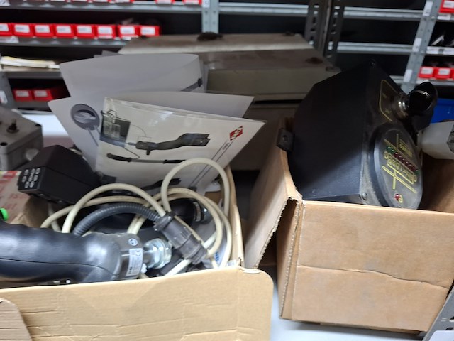 Partij bedieningskasten en hendels - afbeelding 16 van  17