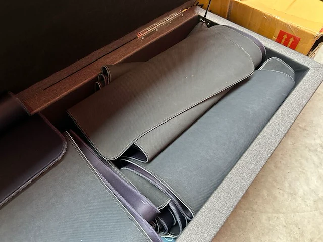 Partij bedmatten + box - afbeelding 4 van  6