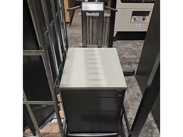 Partij bedrijfsinventaris, o.a. ahrend - afbeelding 4 van  8