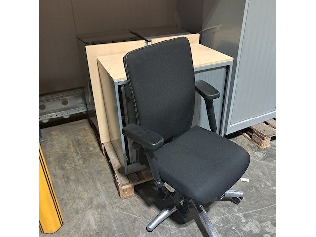 Partij bedrijfsinventaris, o.a. gispen - afbeelding 2 van  8