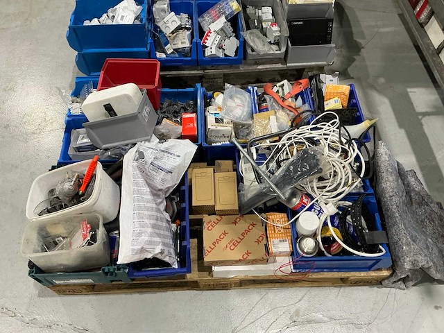 Partij bedrijfswagen inhoud - afbeelding 3 van  8