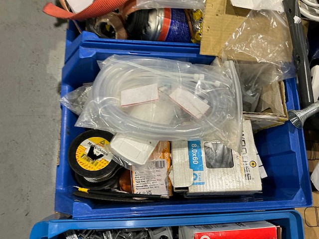 Partij bedrijfswagen inhoud - afbeelding 8 van  8