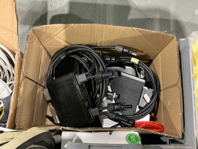 Partij bedrijfswagen inhoud - afbeelding 3 van  20