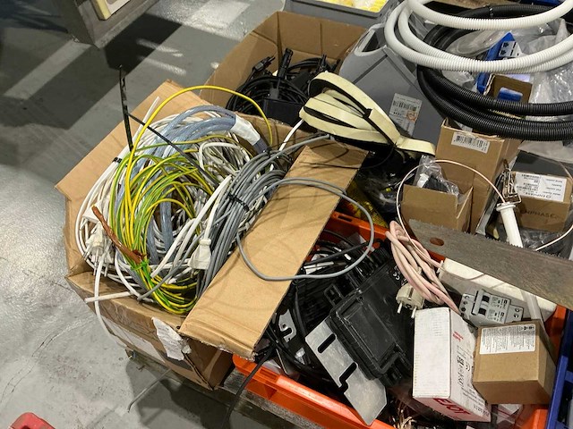 Partij bedrijfswagen inhoud - afbeelding 9 van  20