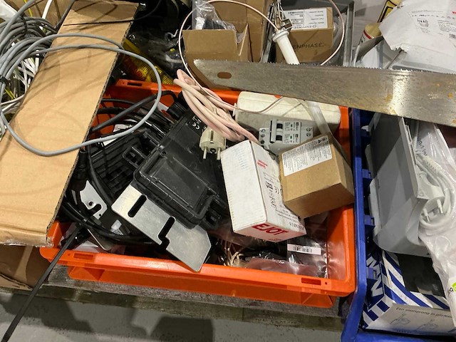 Partij bedrijfswagen inhoud - afbeelding 10 van  20