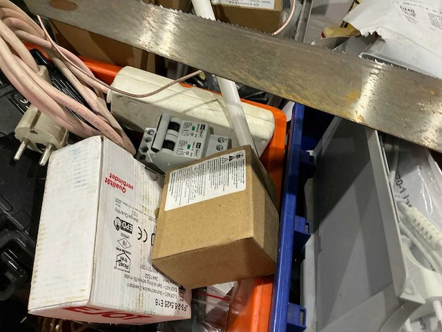 Partij bedrijfswagen inhoud - afbeelding 11 van  20