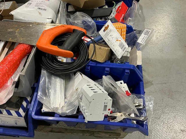 Partij bedrijfswagen inhoud - afbeelding 13 van  20