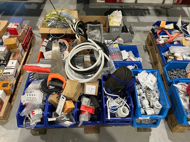 Partij bedrijfswagen inhoud - afbeelding 12 van  20