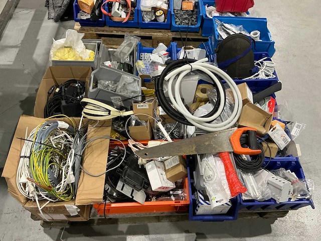 Partij bedrijfswagen inhoud - afbeelding 14 van  20