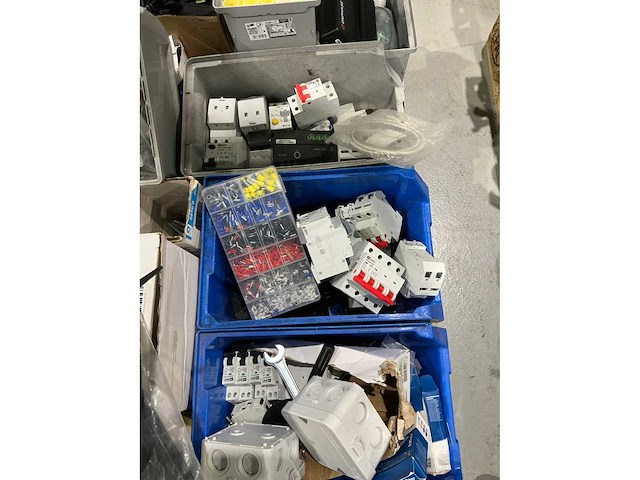 Partij bedrijfswagen inhoud - afbeelding 17 van  20