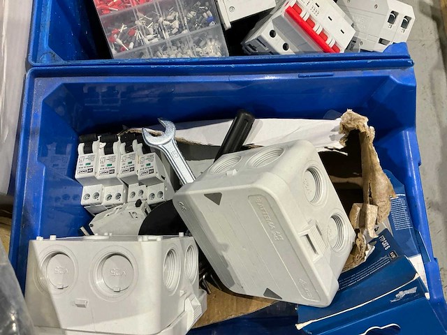 Partij bedrijfswagen inhoud - afbeelding 18 van  20