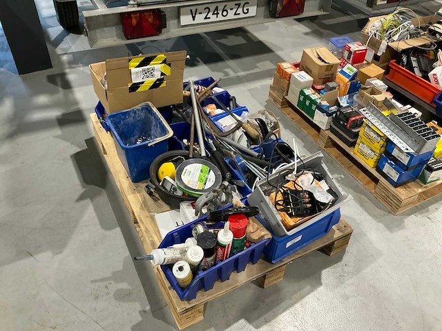 Partij bedrijfswagen inhoud - afbeelding 1 van  12