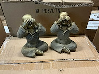 Partij beeldjes shaolin monniken h15cm (84x) - afbeelding 1 van  3