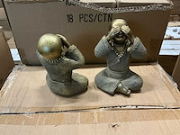 Partij beeldjes shaolin monniken h15cm (84x) - afbeelding 2 van  3