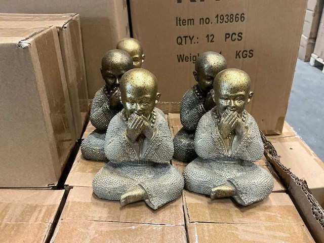 Partij beeldjes shaolin monniken h15cm (89x) - afbeelding 1 van  3