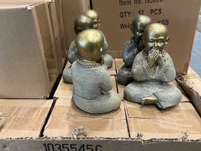Partij beeldjes shaolin monniken h15cm (89x) - afbeelding 2 van  3