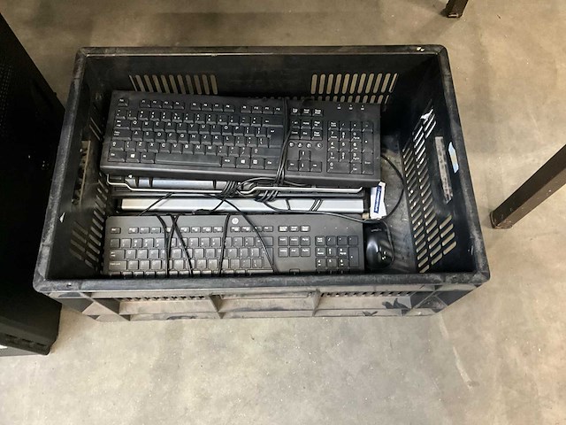 Partij beeldschermen en divers - afbeelding 3 van  17