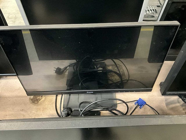 Partij beeldschermen en divers - afbeelding 14 van  17