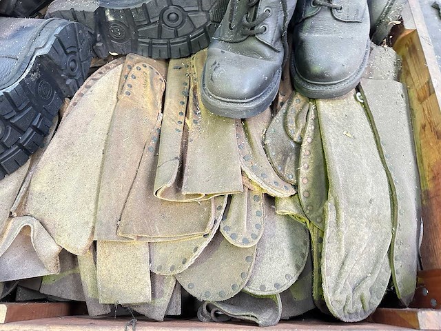 Partij beenkappen en legerkisten - afbeelding 2 van  3