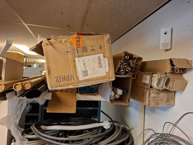 Partij bekabeling in 3x magazijnkast - afbeelding 5 van  19