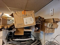 Partij bekabeling in 3x magazijnkast - afbeelding 5 van  19