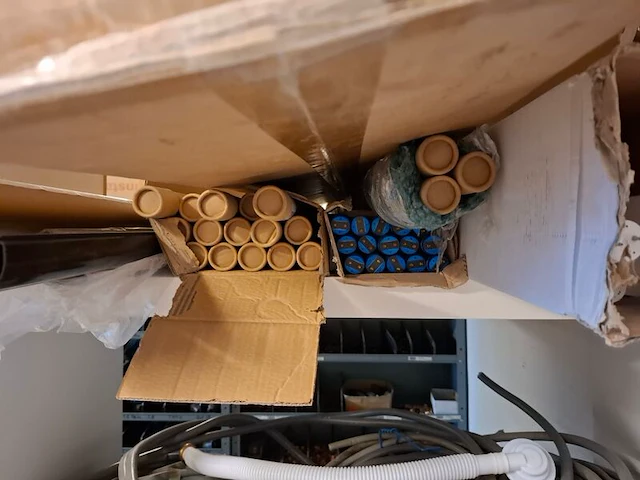 Partij bekabeling in 3x magazijnkast - afbeelding 7 van  19