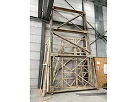 Partij bekisting materiaal en houten frames - afbeelding 2 van  12