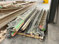 Partij bekisting materiaal en houten frames - afbeelding 3 van  12