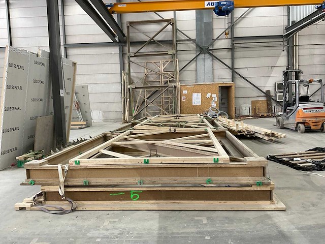 Partij bekisting materiaal en houten frames - afbeelding 5 van  12
