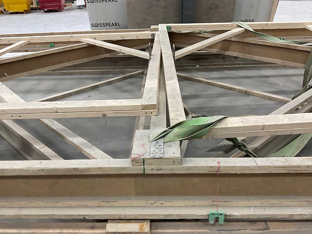 Partij bekisting materiaal en houten frames - afbeelding 9 van  12