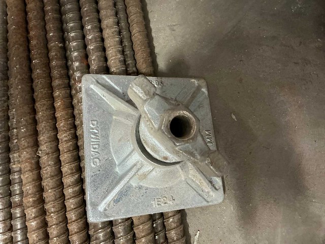 Partij bekisting vleugelmoeren met draadstangen - afbeelding 4 van  6