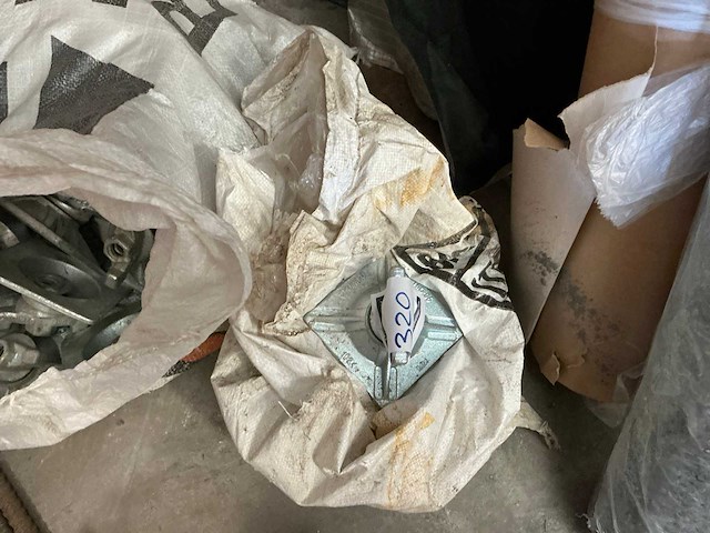 Partij bekisting vleugelmoeren met draadstangen - afbeelding 5 van  6