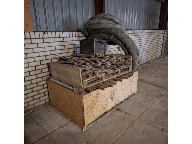 Partij bekistingsmateriaal en drainageslang - afbeelding 1 van  8