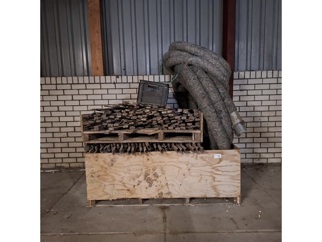 Partij bekistingsmateriaal en drainageslang - afbeelding 2 van  8