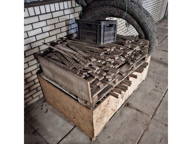 Partij bekistingsmateriaal en drainageslang - afbeelding 4 van  8