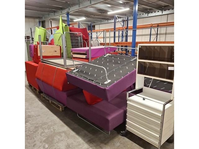 Partij belcellen en treinbanken, o.a. orangebox - afbeelding 1 van  9