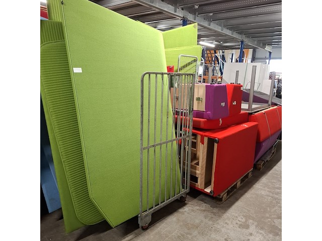 Partij belcellen en treinbanken, o.a. orangebox - afbeelding 2 van  9