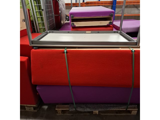 Partij belcellen en treinbanken, o.a. orangebox - afbeelding 4 van  9