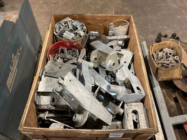 Partij bemesteronderdelen - afbeelding 2 van  4